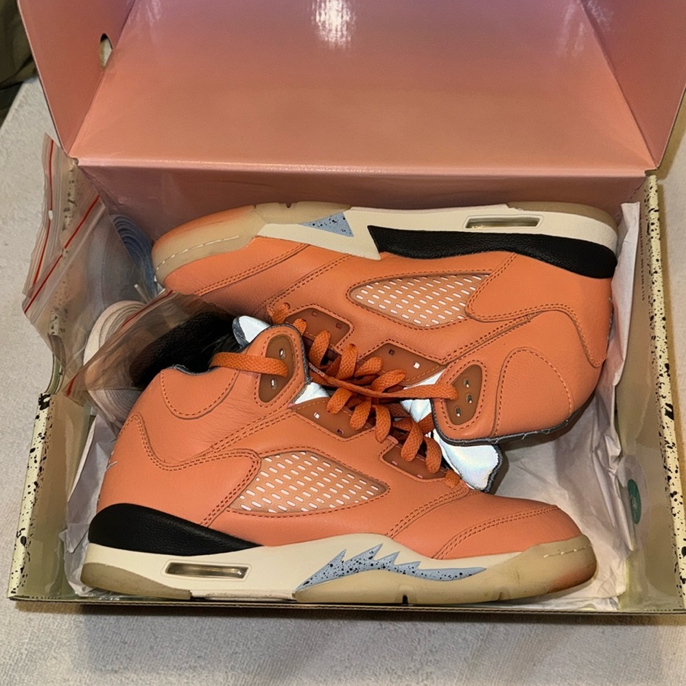 Pink, crème, white DJ Khalid Jordan
6.5 Y, 8 W